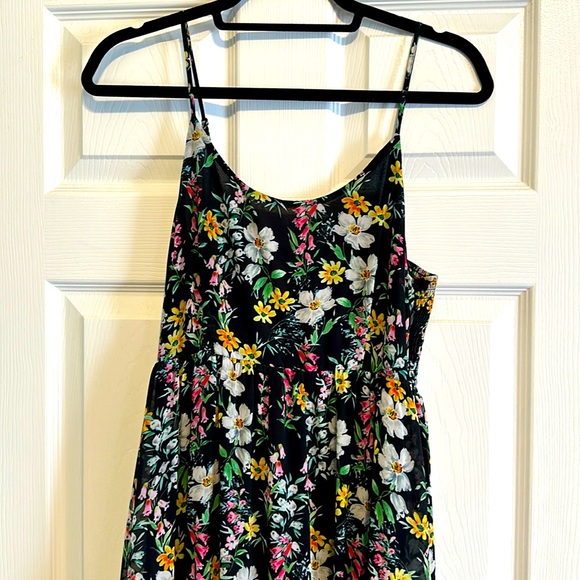 Show stopping black floral dress - Picture 1 of 5